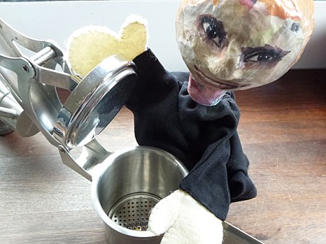 deutsch Fraulein potato press2