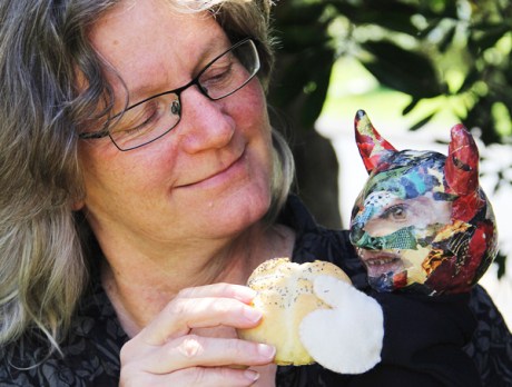 Dietlind Wagner dedepuppet and bun